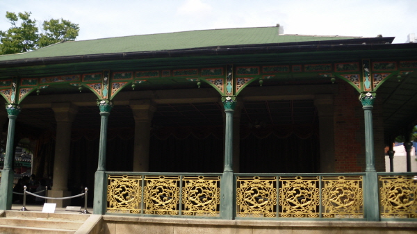 ������ : ���� ���� ���� �ʻ�ȭ�� ������ �����ߴ� ��ҷ� 1900�� �Ǹ��� ������ �����ȴ�. ������ �����ó�� �ٸ��.
�������� �罿, �ҳ���, ����, ���� ���� ���� ������ �����Ǿ���.