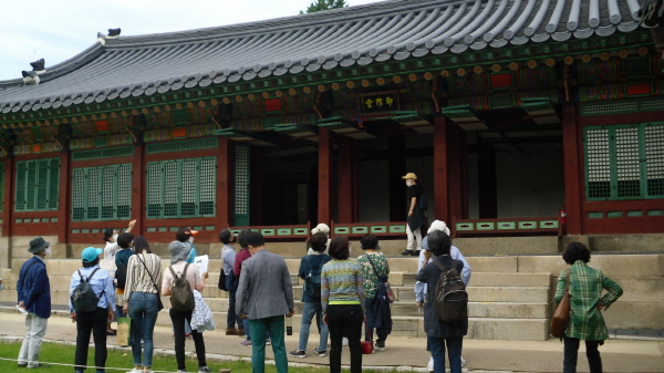 ������ : �ظ���� ������ ����Ǿ� �ִ� �� �ǹ��� 15�� ���ر��� 16�� ������ ������ ������ �˷��� �ִ�.
 �������� �̸��� �±���, ��ȭ������ �ҷ���.