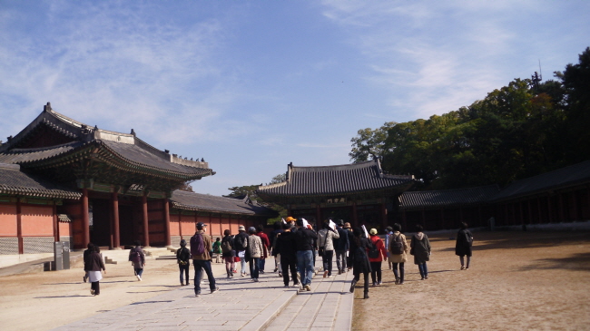 2. ������<BR />  <BR />  ��õ�� �ٸ��� �ǳʸ� �������� �ִ�. �������� ���� 3ĭ, �����̸� �� �¿�δ� �ఢ�� �̾��� �ִ�.