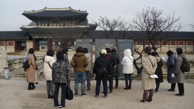 2. ������ / �������� �߽����� ���ʿ� 2ǰ �̻��� �����̼���, ���ʿ� 3ǰ ������ ������ �����Ͽ���.