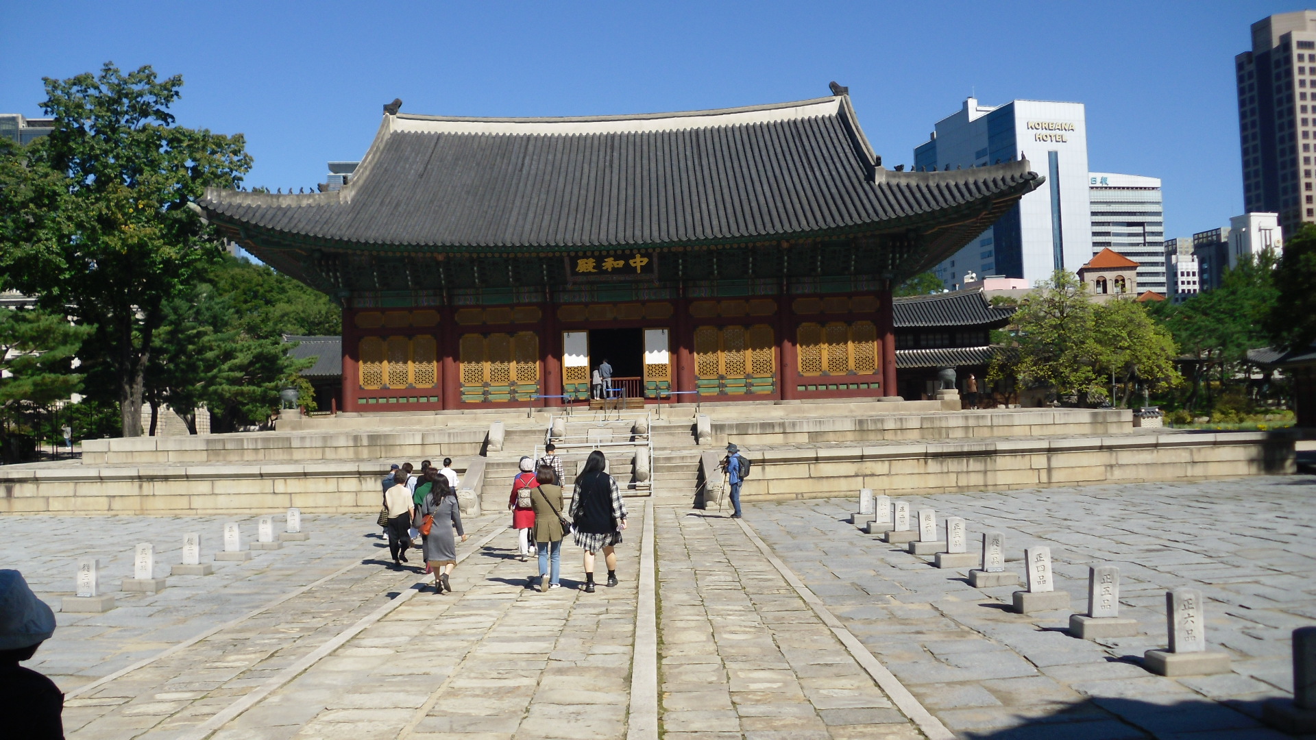 ��ȭ���� 1897�� ���þư�������� ���������� ȯ���� ������ �������� �������� ����Ͽ�����, �����Ͽ� 1902�� ���ο� �������� ��ȭ���� ������. 