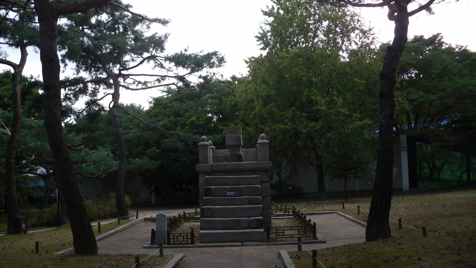 ��õ���(���� ��851ȣ) õ�� ����� ������ �� �Ұ��Ǹ� �� ���� ��ġ�ϹǷ� �Ұ��Ǵ� ����� �Ѵ�. ���� �� �ٸ� ������
�Ű����� ���� â��� ������ �� ���ڸ��� �Ű��. 