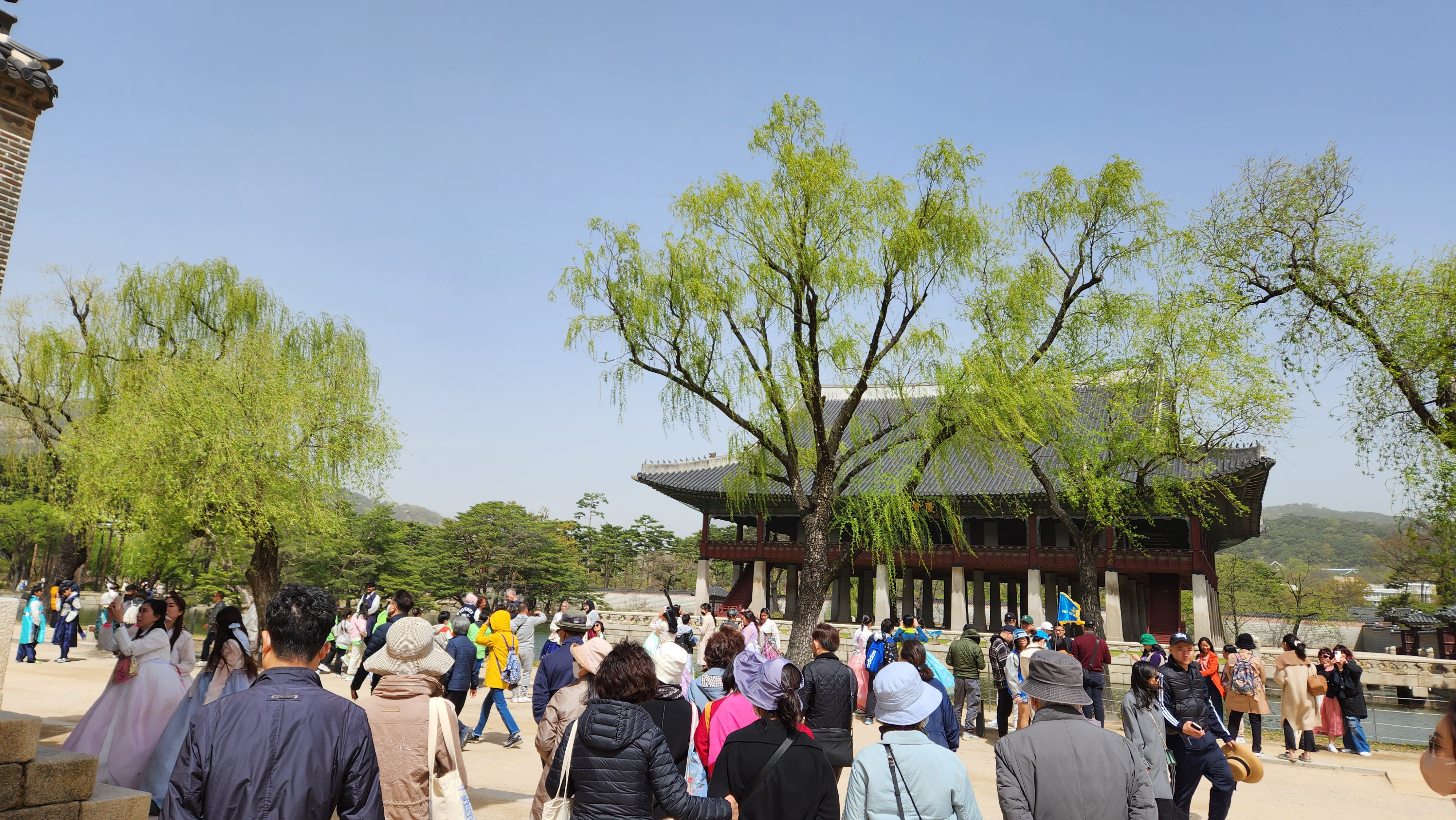 <°æÈ¸·ç>
¿ÕµéÀÇ ¿¬È¸°¡ ¿·È´ø Á¶¼±ÀÇ ´©°¢.
¿¬¸ø¿¡¼ ¹ß°ßµÈ ûµ¿ ¿ë°ú °æÈ¸·ç°¡ ±Ã±ÝÇØ ¸ô·¡ ¿ù´ãÇß´ø ±¸Á¾Á÷ À̾߱â